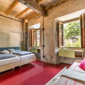 Un Posto A - All'interno Di Cascina Del 700 , Milaan Italië
